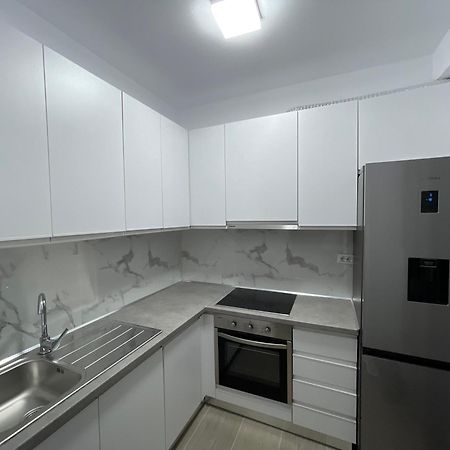 Modern Apartment In Central Vlorë Extérieur photo