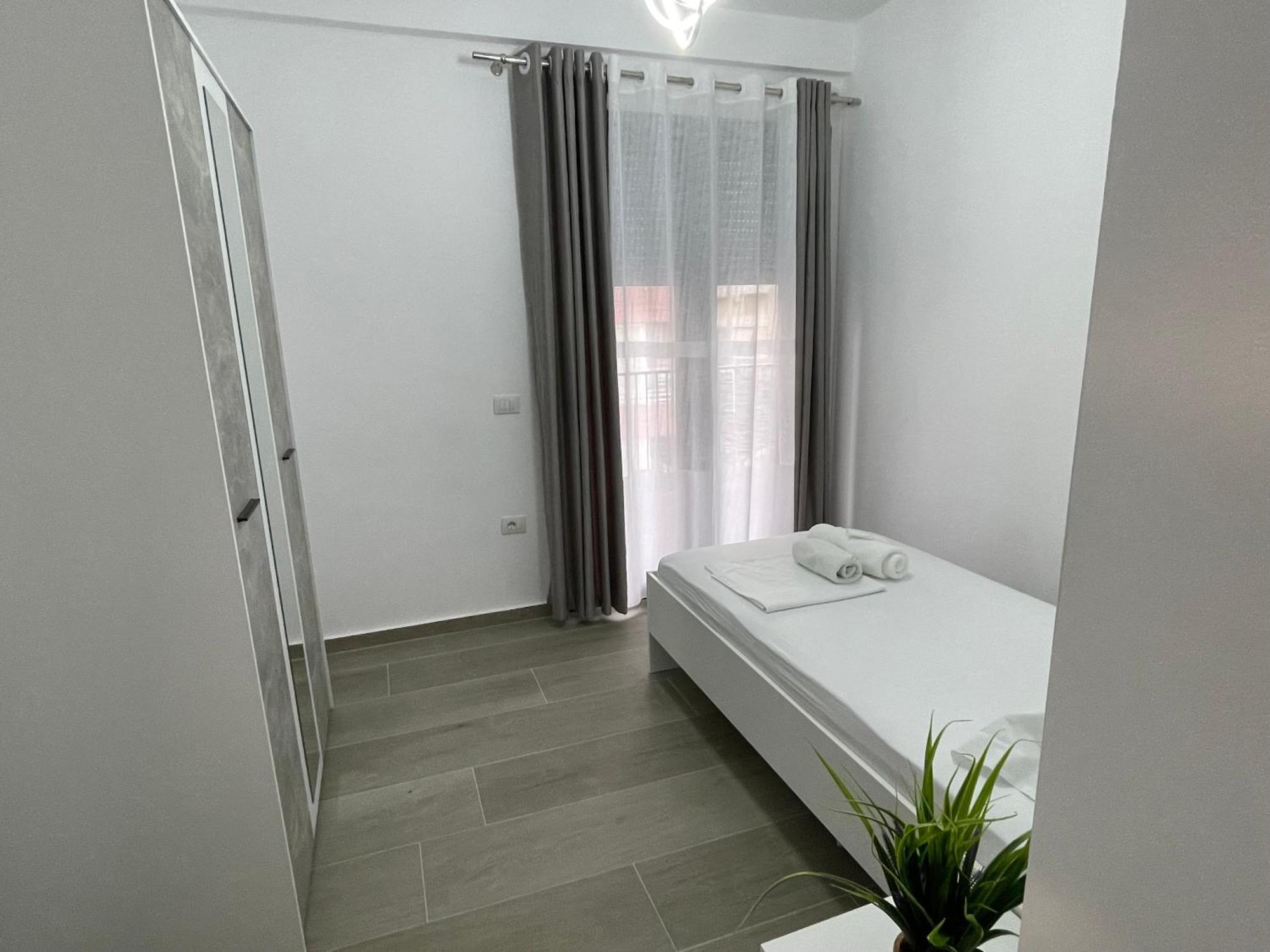 Modern Apartment In Central Vlorë Extérieur photo