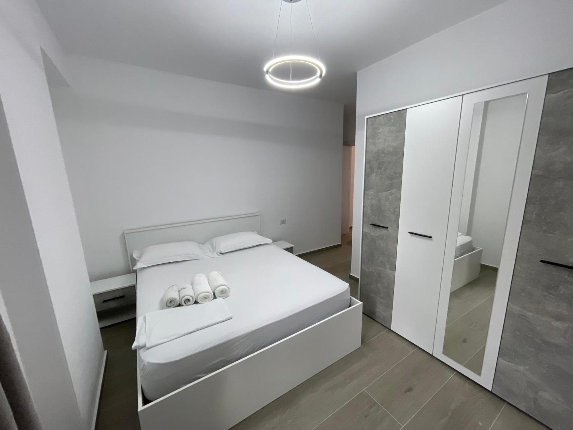 Modern Apartment In Central Vlorë Extérieur photo