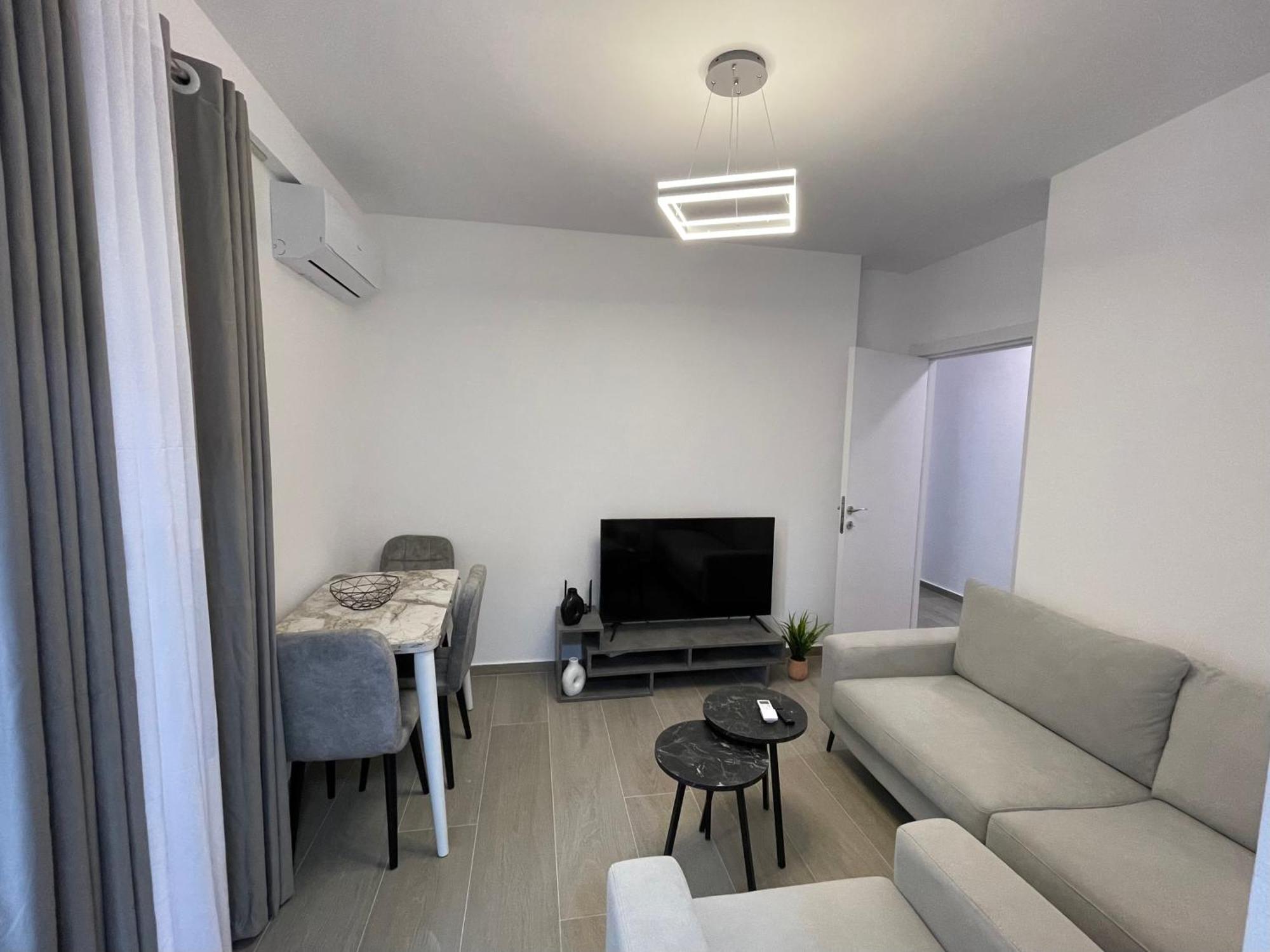 Modern Apartment In Central Vlorë Extérieur photo